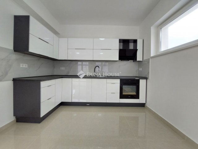 Eladó sorház, Budapesten, XVIII. kerületben 139.9 M Ft, 4 szobás