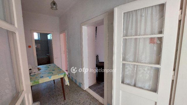 Eladó családi ház, Kisújszálláson 17 M Ft, 2 szobás