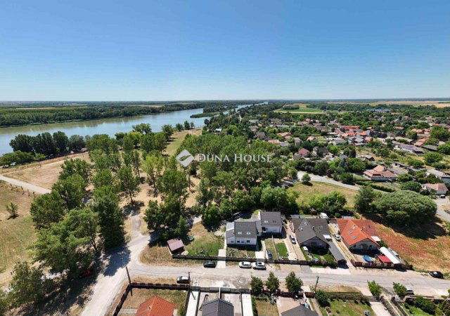 Eladó ikerház, Szigetszentmártonban 65.9 M Ft, 4 szobás
