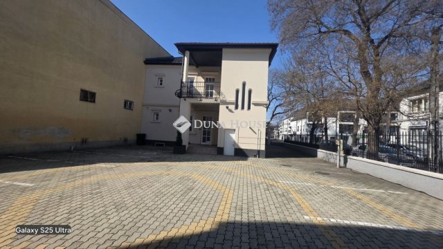 Eladó iroda, Nyíregyházán 449 M Ft, 1 szobás