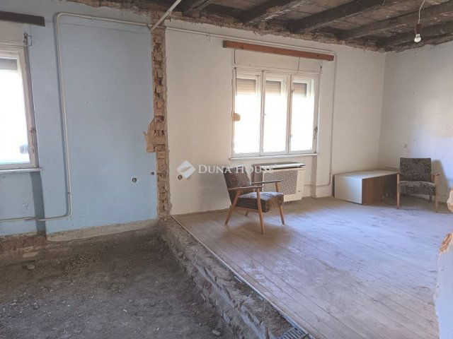 Eladó családi ház, Újkéren 19.4 M Ft, 2 szobás