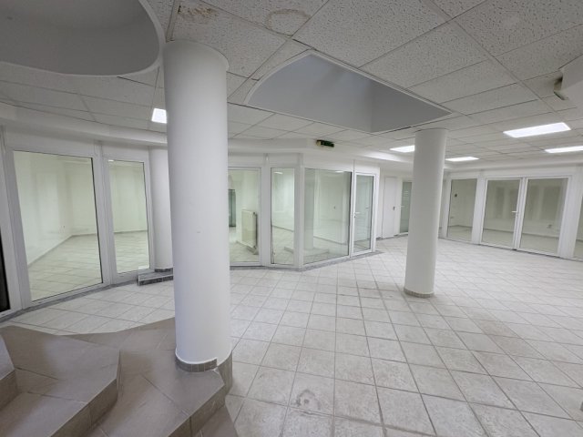 Kiadó üzlethelyiség, Kaposváron, Zárda utcában 38 E Ft / hó