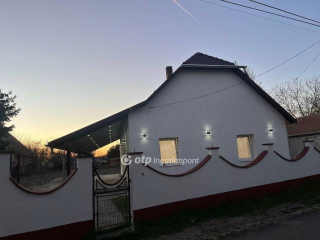 Eladó családi ház, Tápiószelén 48.9 M Ft, 2 szobás