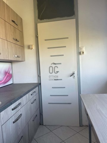 Eladó panellakás, Szegeden 57 M Ft, 3 szobás