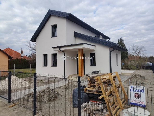 Eladó nyaraló, Balatonkeresztúron 86 M Ft, 4 szobás