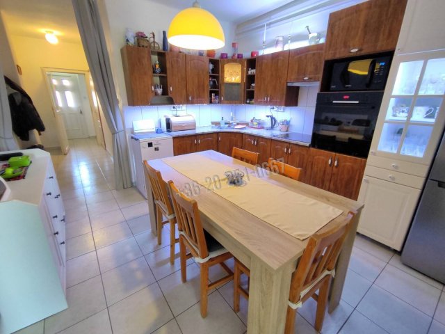 Eladó sorház, Mohácson 60 M Ft, 4 szobás / költözzbe.hu