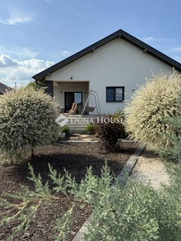 Eladó családi ház, Péterin 155 M Ft, 3 szobás