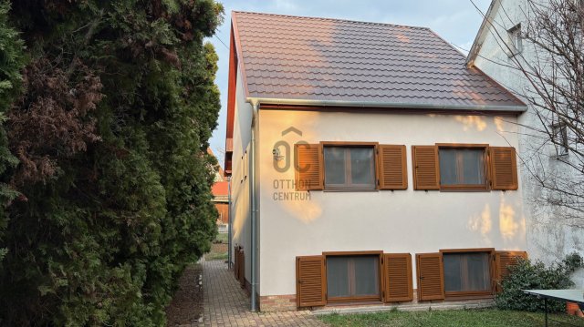 Eladó nyaraló, Balatonkenesén, Benczúr Gyula utcában 89.9 M Ft