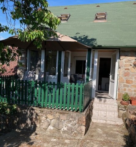 Eladó családi ház, Ábrahámhegyen 98 M Ft, 7+1 szobás