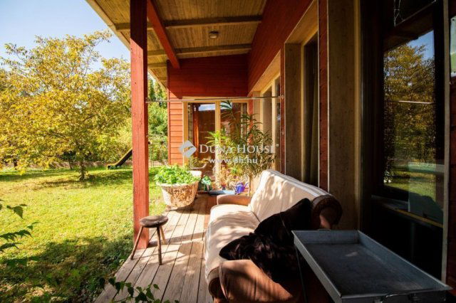 Eladó családi ház, Nagykovácsiban 189.9 M Ft, 8 szobás