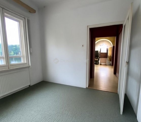 Eladó családi ház, Vecsésen 110 M Ft, 5 szobás