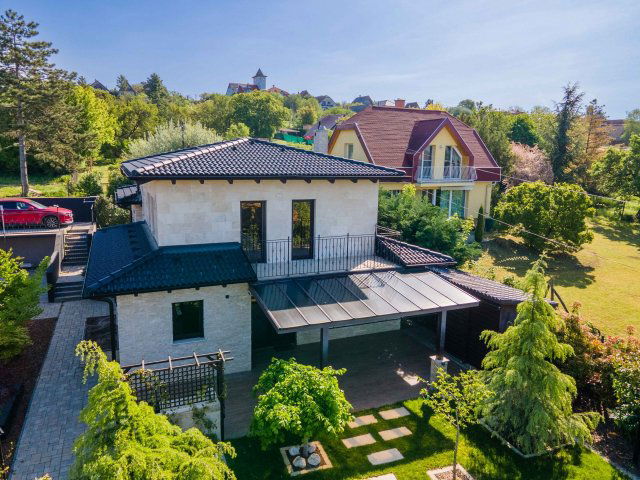 Eladó családi ház, Csömörön 298.9 M Ft, 5 szobás
