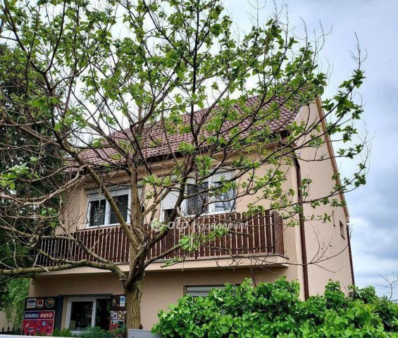 Eladó családi ház, Mikepércsen 219 M Ft, 5 szobás