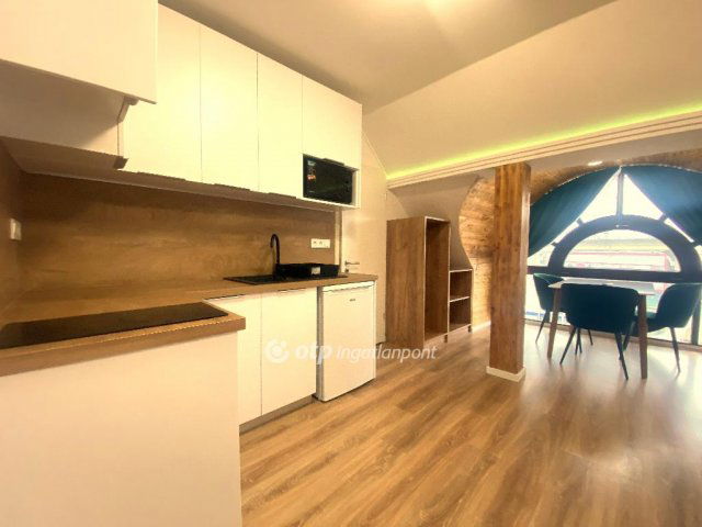 Kiadó téglalakás, albérlet, Siófokon 230 E Ft / hó, 1 szobás