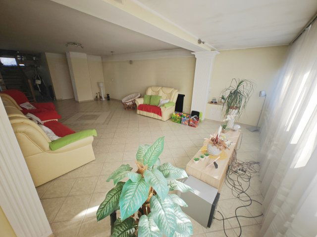 Eladó családi ház, Pécelen 99.99 M Ft, 4 szobás