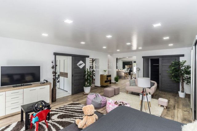 Eladó családi ház, Szombathelyen 199 M Ft, 3+2 szobás