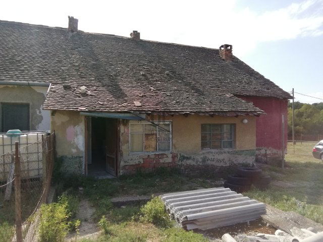 Eladó családi ház, Komlón 4.9 M Ft, 3 szobás