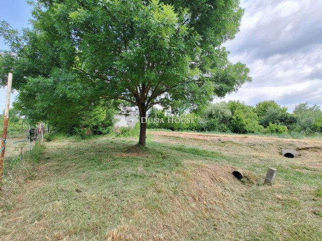 Eladó telek, Bicskén, Botond téren 9.5 M Ft