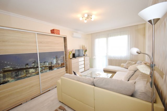 Eladó panellakás, Debrecenben 60.9 M Ft, 2 szobás