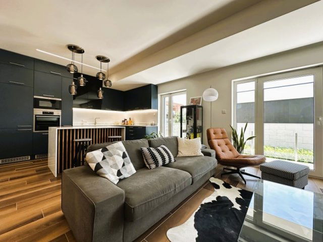 Eladó téglalakás, Pécsett 199.9 M Ft, 4 szobás