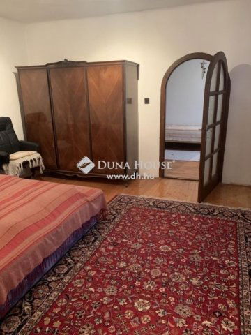 Eladó családi ház, Pécsett 95 M Ft, 5 szobás