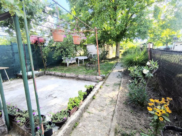 Eladó nyaraló, Vértesszőlősön 14.8 M Ft, 1 szobás
