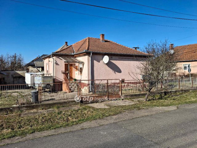 Eladó családi ház, Balassagyarmaton 54.9 M Ft, 3 szobás