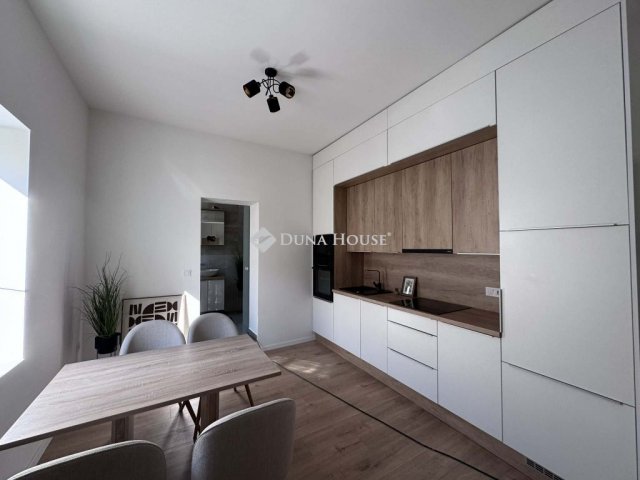 Eladó téglalakás, Pécsett, Mária utcában 69.9 M Ft, 3 szobás