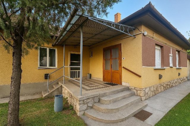Eladó családi ház, Monoron 59.9 M Ft, 3 szobás