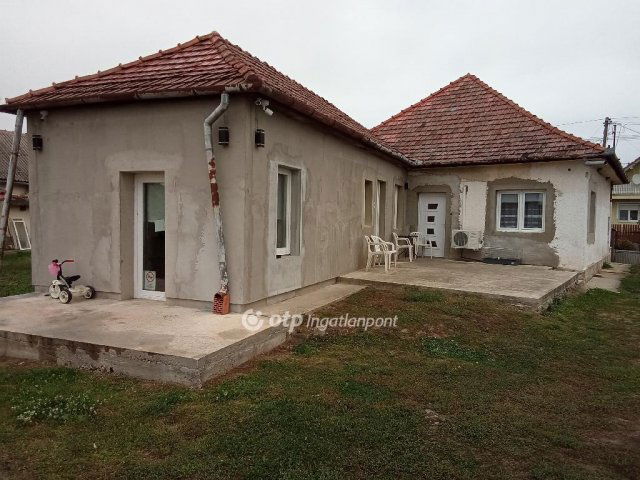 Eladó családi ház, Fehérgyarmaton 40 M Ft, 2 szobás