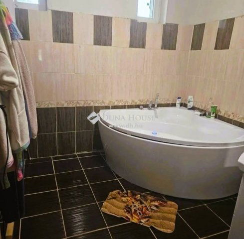 Eladó családi ház, Farmoson 38.9 M Ft, 4 szobás