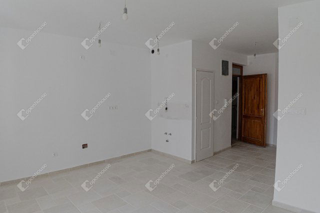 Eladó téglalakás, Kisteleken 32.9 M Ft, 2 szobás