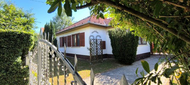 Eladó nyaraló, Balatonbogláron 119.8 M Ft, 4 szobás
