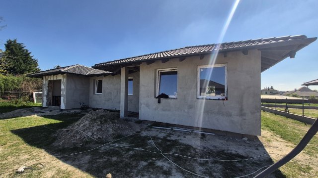 Eladó családi ház, Szigetszentmiklóson 129 M Ft, 5 szobás