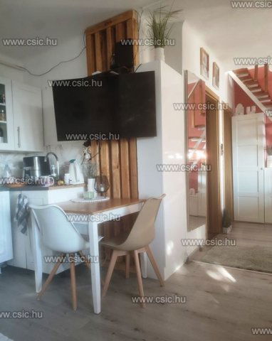 Eladó ikerház, Leányfaluban 59.9 M Ft, 2 szobás