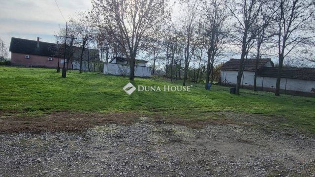 Eladó családi ház, Nagyvenyimen 38.7 M Ft, 2 szobás