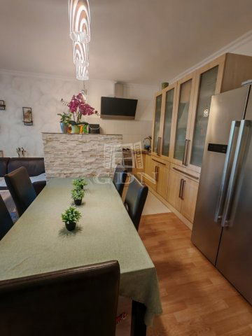 Eladó ikerház, Csömörön 119 M Ft, 3+2 szobás