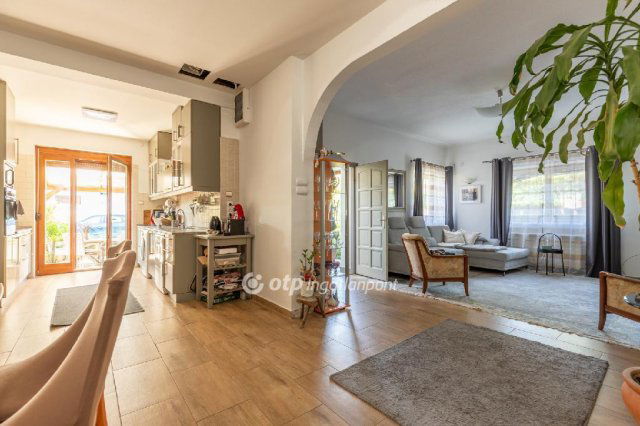 Eladó családi ház, Budapesten, IV. kerületben 212 M Ft, 6 szobás