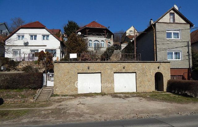 Eladó családi ház, Pilisborosjenőn 66.8 M Ft, 6 szobás