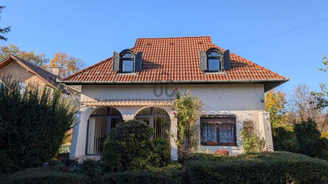 Eladó családi ház, Balatonalmádiban 165 M Ft, 8 szobás