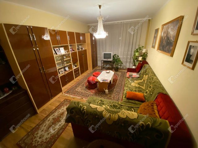 Eladó panellakás, Székesfehérvárott 61.9 M Ft, 3 szobás