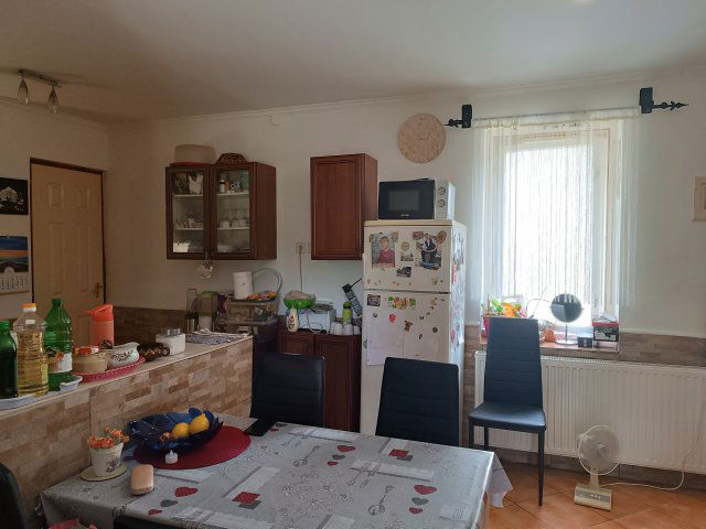 Eladó családi ház, Királyszentistvánon 52 M Ft, 3 szobás