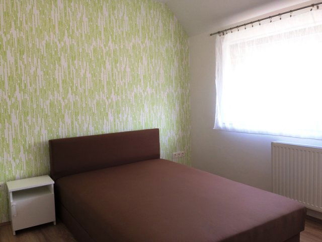 Kiadó téglalakás, albérlet, Pécsett, Szigeti úton, 3 szobás