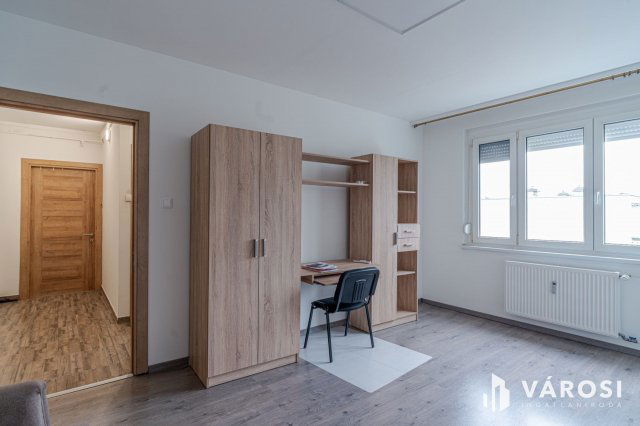 Eladó panellakás, Szegeden 49.9 M Ft, 2 szobás