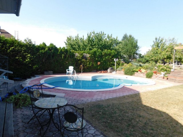 Eladó családi ház, Cserszegtomajon 264.4 M Ft, 8 szobás