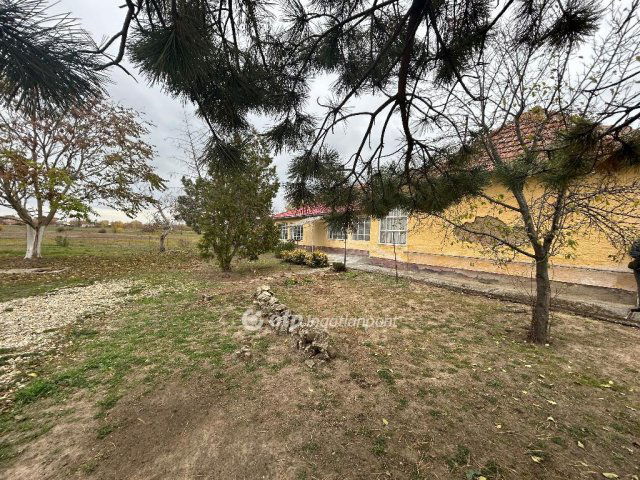 Eladó családi ház, Zsákán 10 M Ft, 2+1 szobás