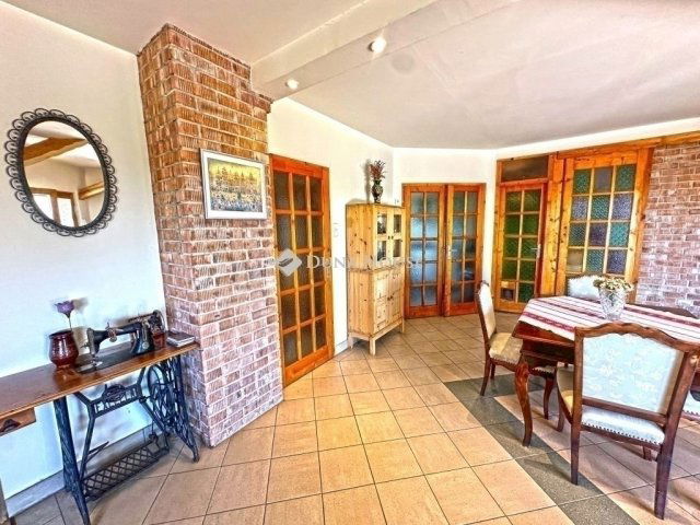 Eladó családi ház, Szentendrén 149.9 M Ft, 6 szobás