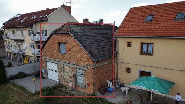 Eladó családi ház, Szegeden 150 M Ft, 4 szobás