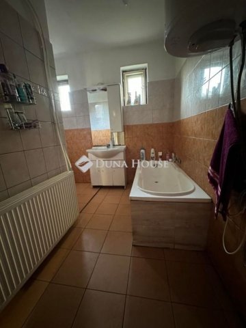 Eladó családi ház, Sárbogárdon 44 M Ft, 4 szobás