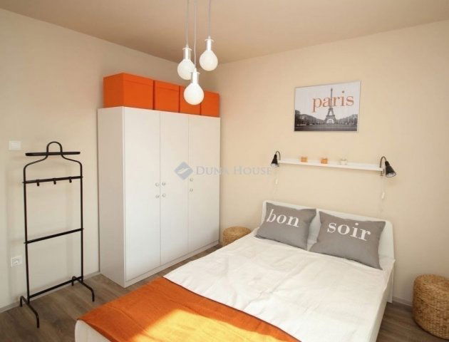 Eladó téglalakás, Pécsett 64 M Ft, 2 szobás